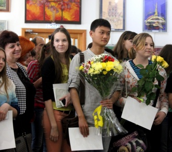 Выставка Вероники Андреевны Кочегаровой "Две двери"