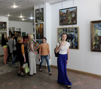 Выставка Вероники Андреевны Кочегаровой "Две двери"