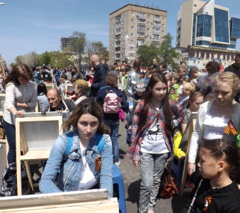Юные художники в День Победы