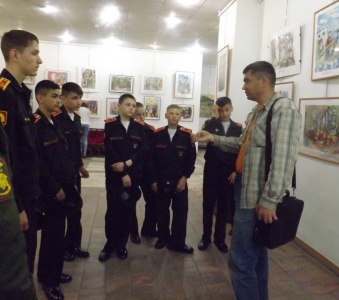 Выставку "50 лет "художке" посетили суворовцы