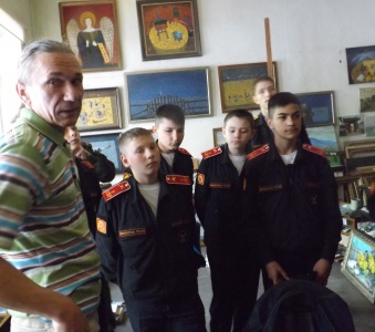 Выставку "50 лет "художке" посетили суворовцы